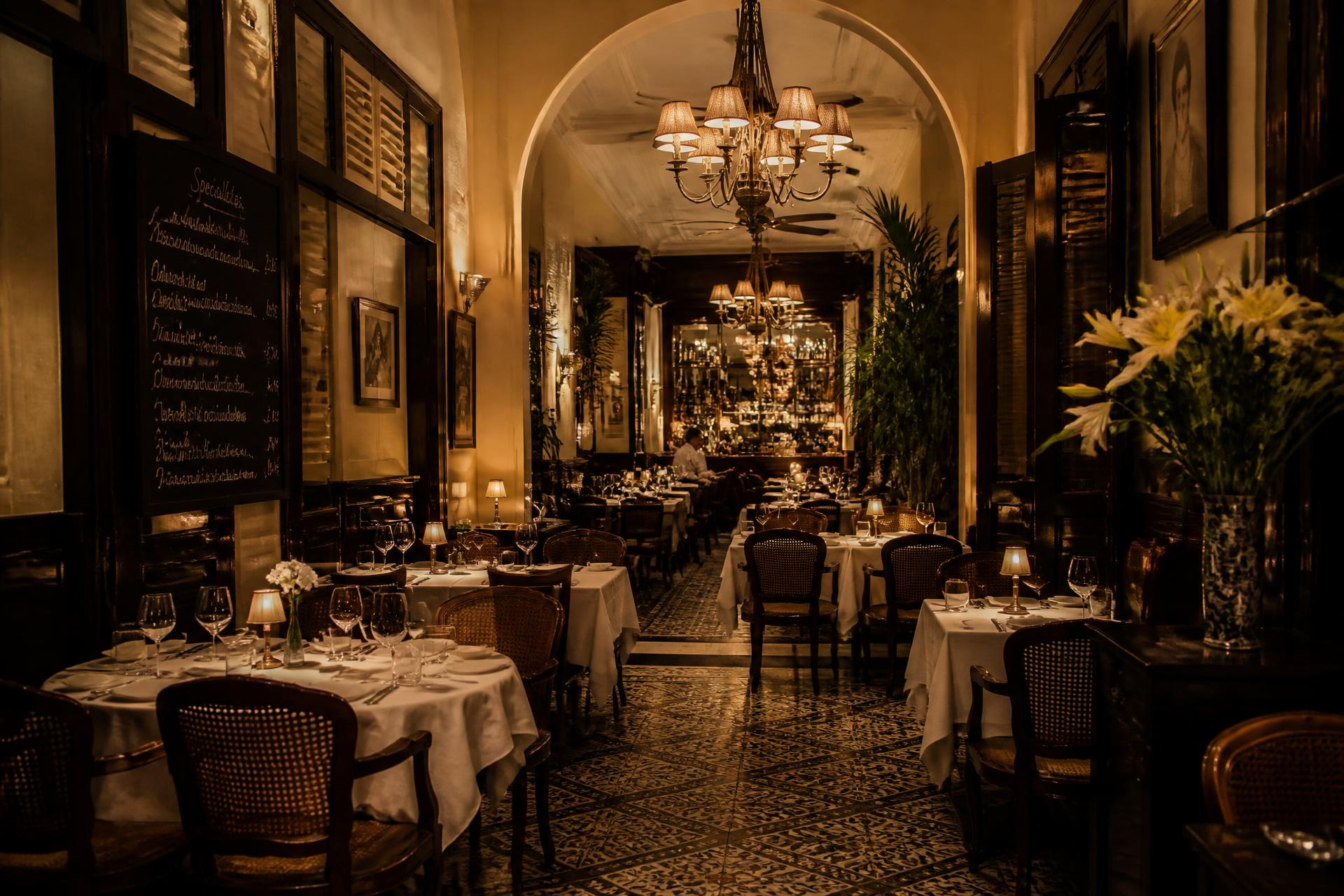 Không gian nhà hàng Pháp cổ Hanoi 1930 Bistro